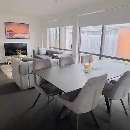 Room Available Near Airport Takanini Exterior photo
